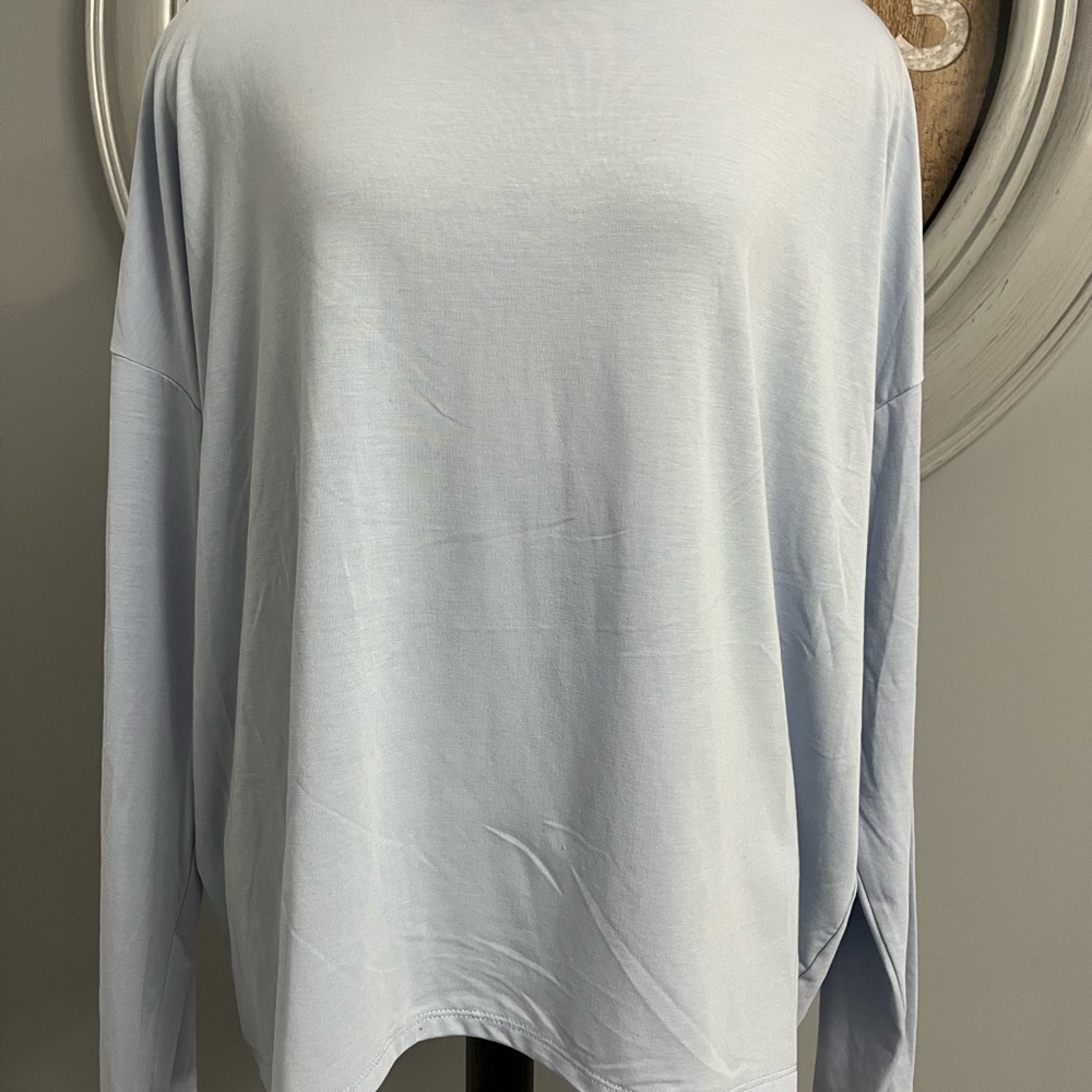๐ฅ001โAthletic Works Women's Light Blue Long Sleeve Top